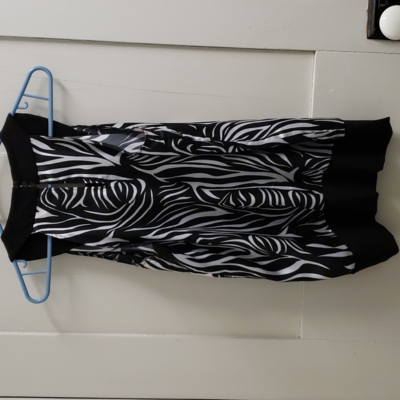 Suzy Shier women's M zebra print sleeveless top. - Picture 6 of 8